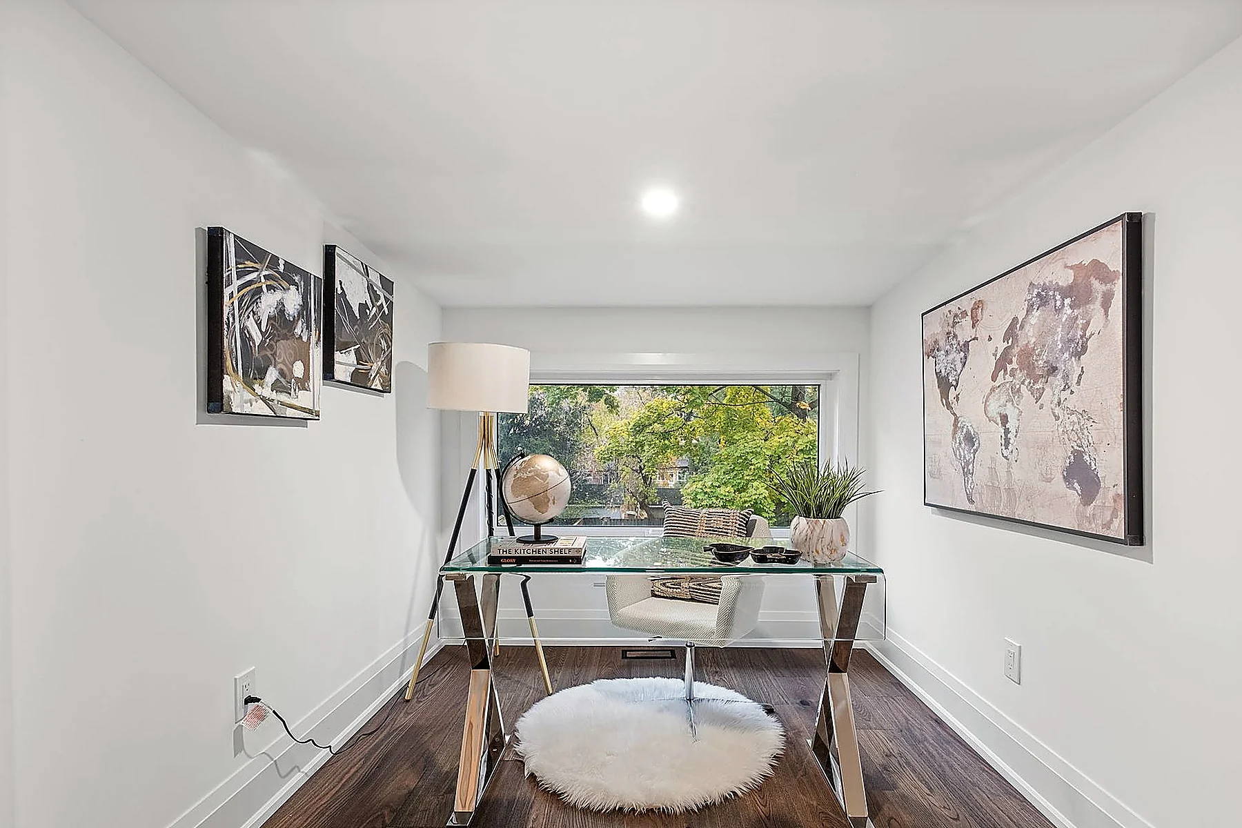 Astra staged dining area