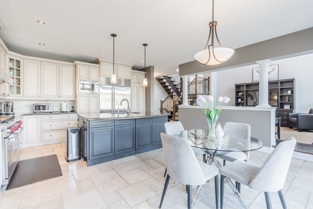 Gallery Astra Staging